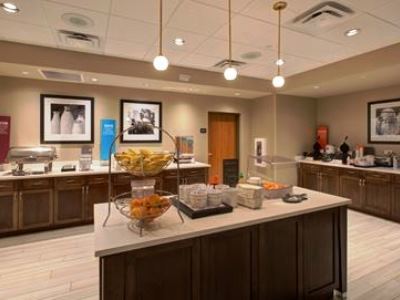 Hampton & By Hilton Busch Gardens Area Hotel 3*